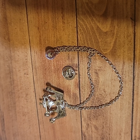 Crown Silver Tone With Rhinestones Unisex Chained Decor Brooch - Picture 7 of 8